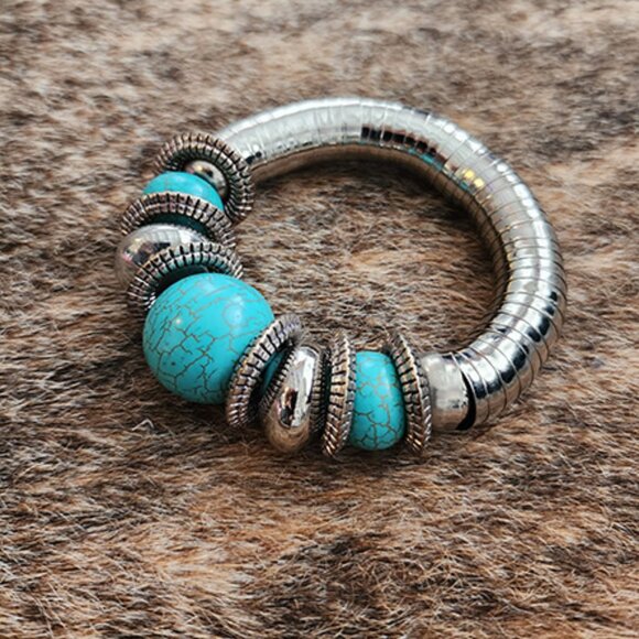 Bold turquoise and silver bracelet. - Picture 1 of 2